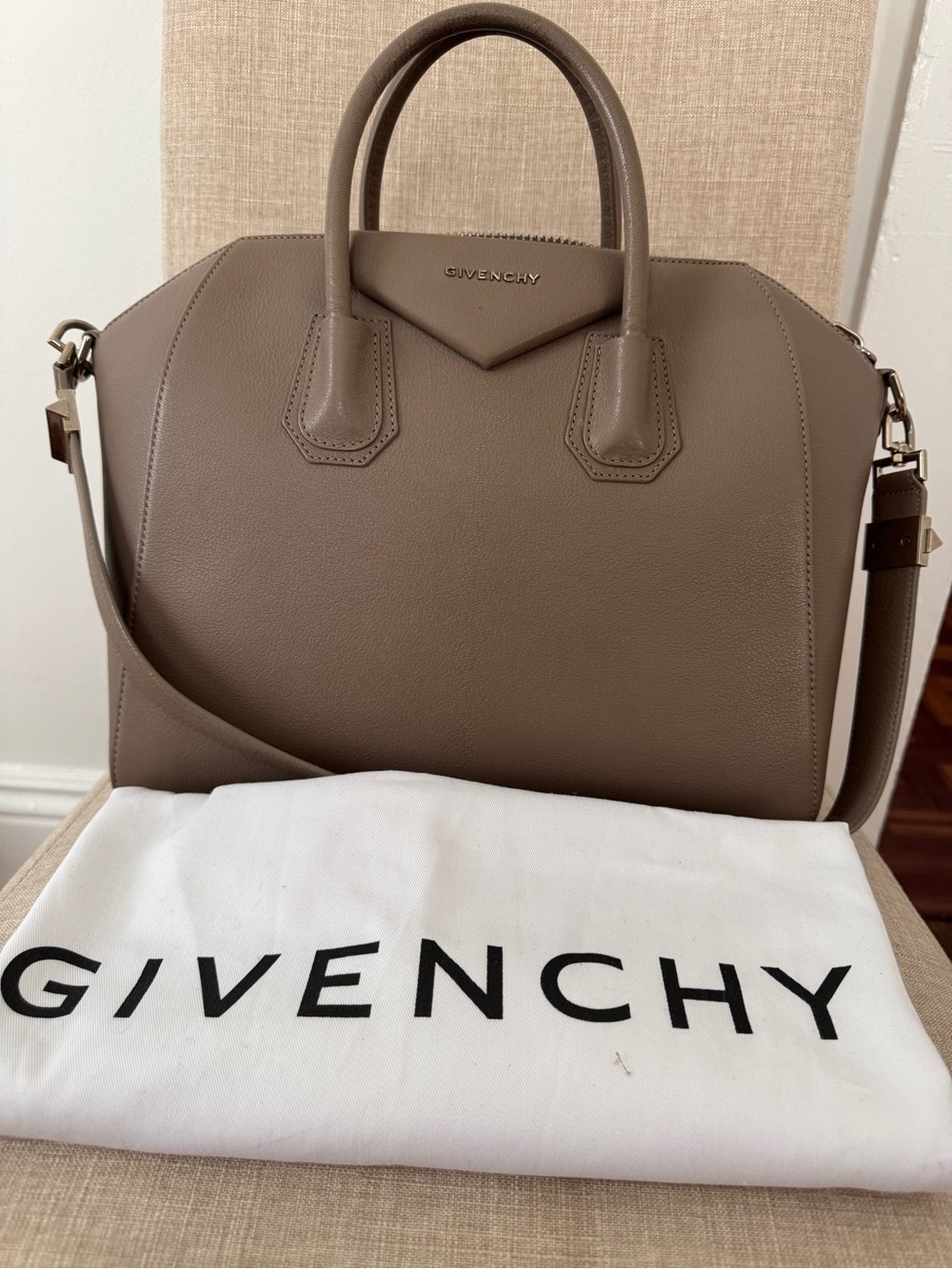 Authentic Givenchy Antigona Medium size